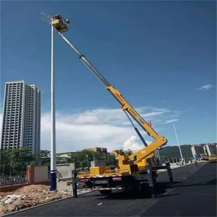 马尔康维修路灯的曲臂升降车出租