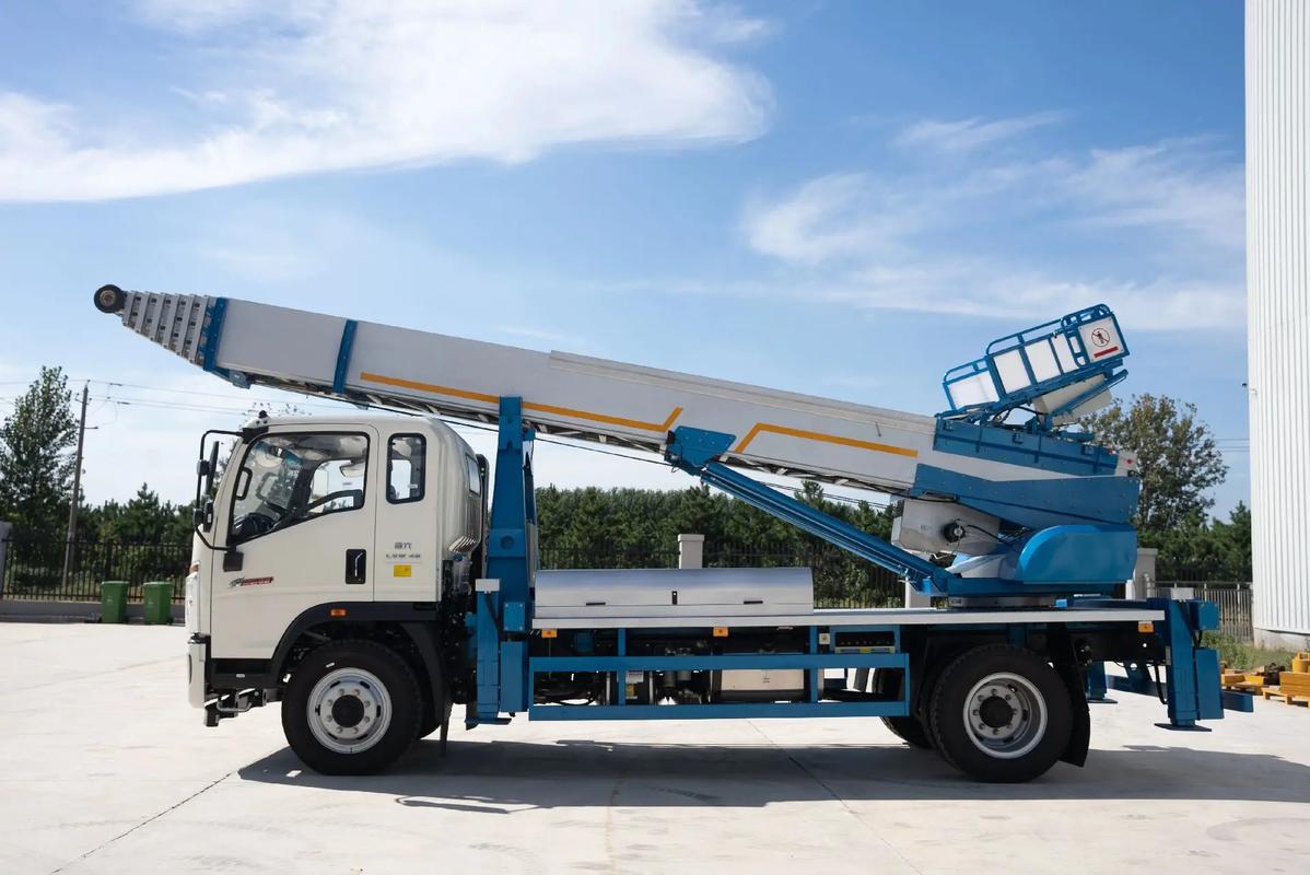 马尔康云梯上料车租赁费用