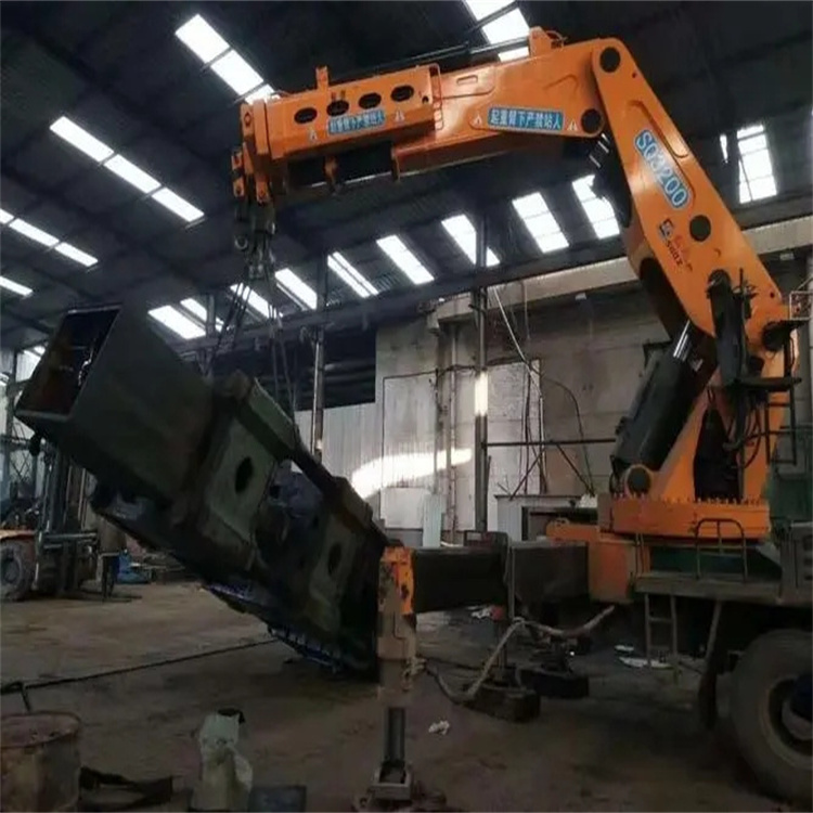 马尔康130吨折臂吊车出租吊机租赁附近电话