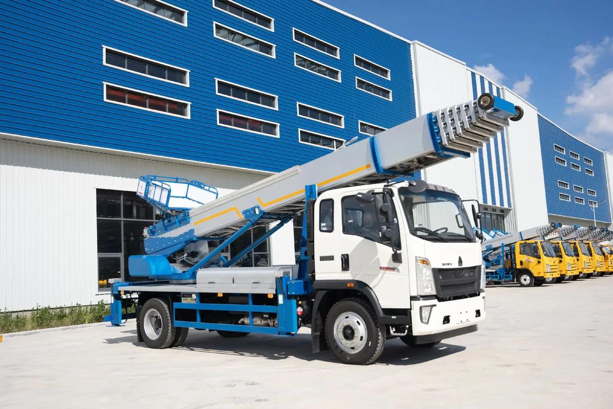 马尔康出租云梯车高空作业车 建筑垃圾搬运